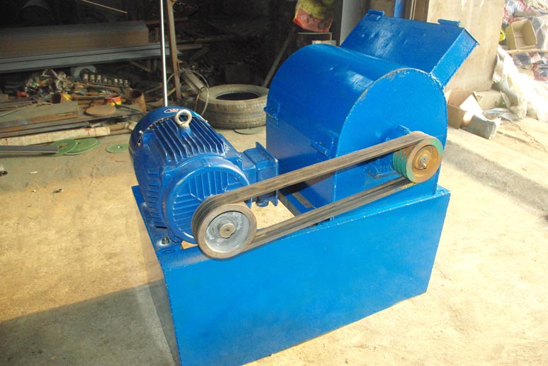 粉餅機，碎餅機，大餅打碎機，花生茶籽大豆餅粉碎機